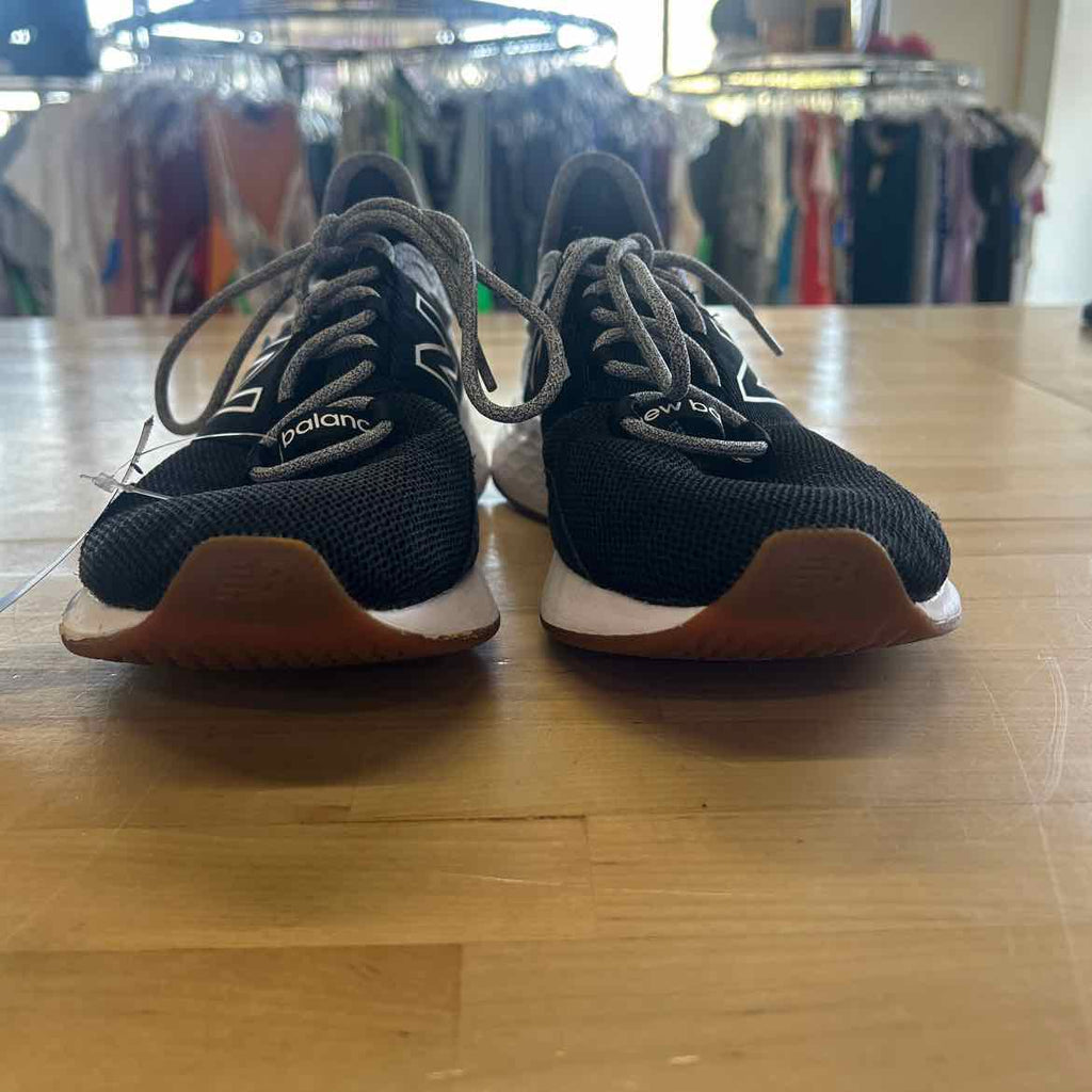 New Balance Size 8.5 Black Preloved Sneakers