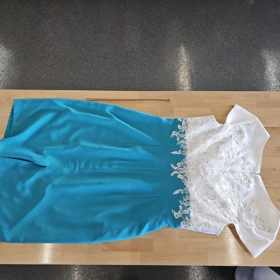 J J s House Size 8 Turquoise Dress with Jacket