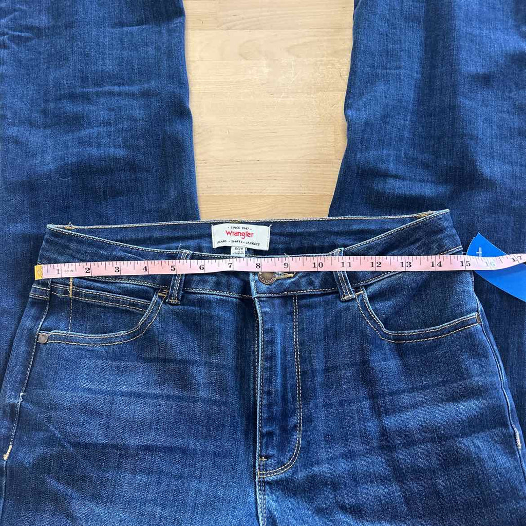 Wrangler Size 6 Blue Denim Preloved Jeans