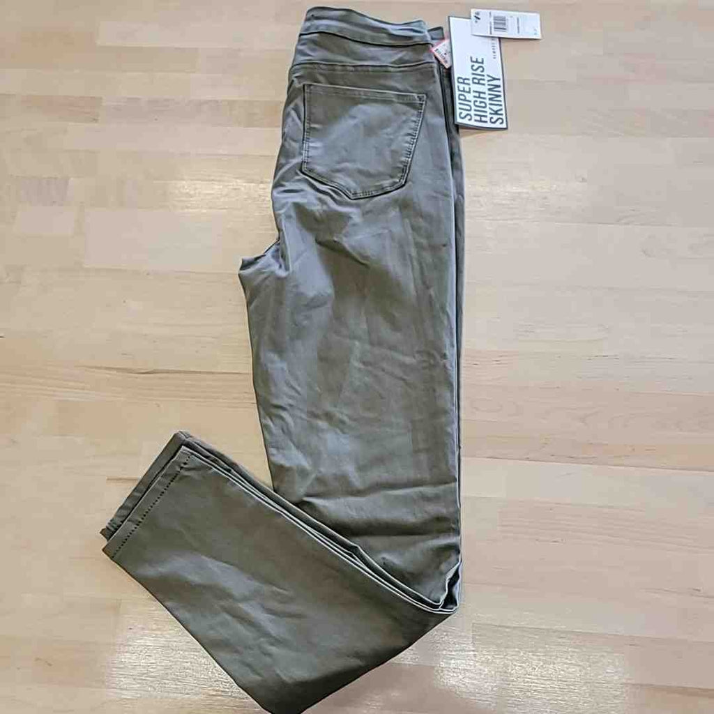 Almost Famous Size 7 Green Jeans