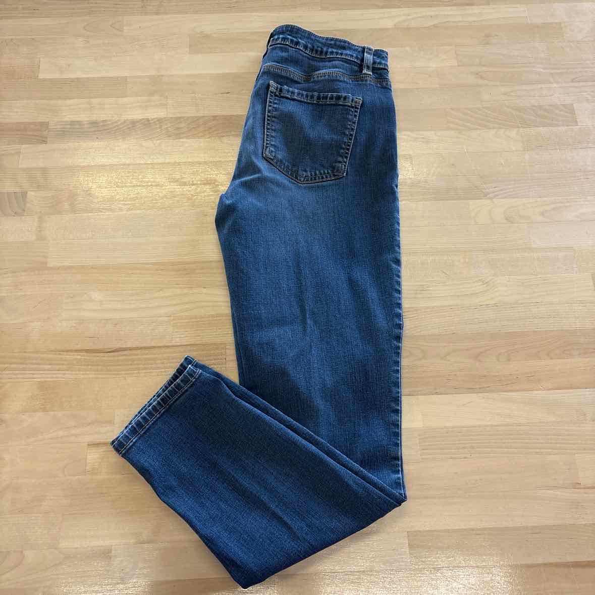 Buffalo Size 6 Blue Jeans