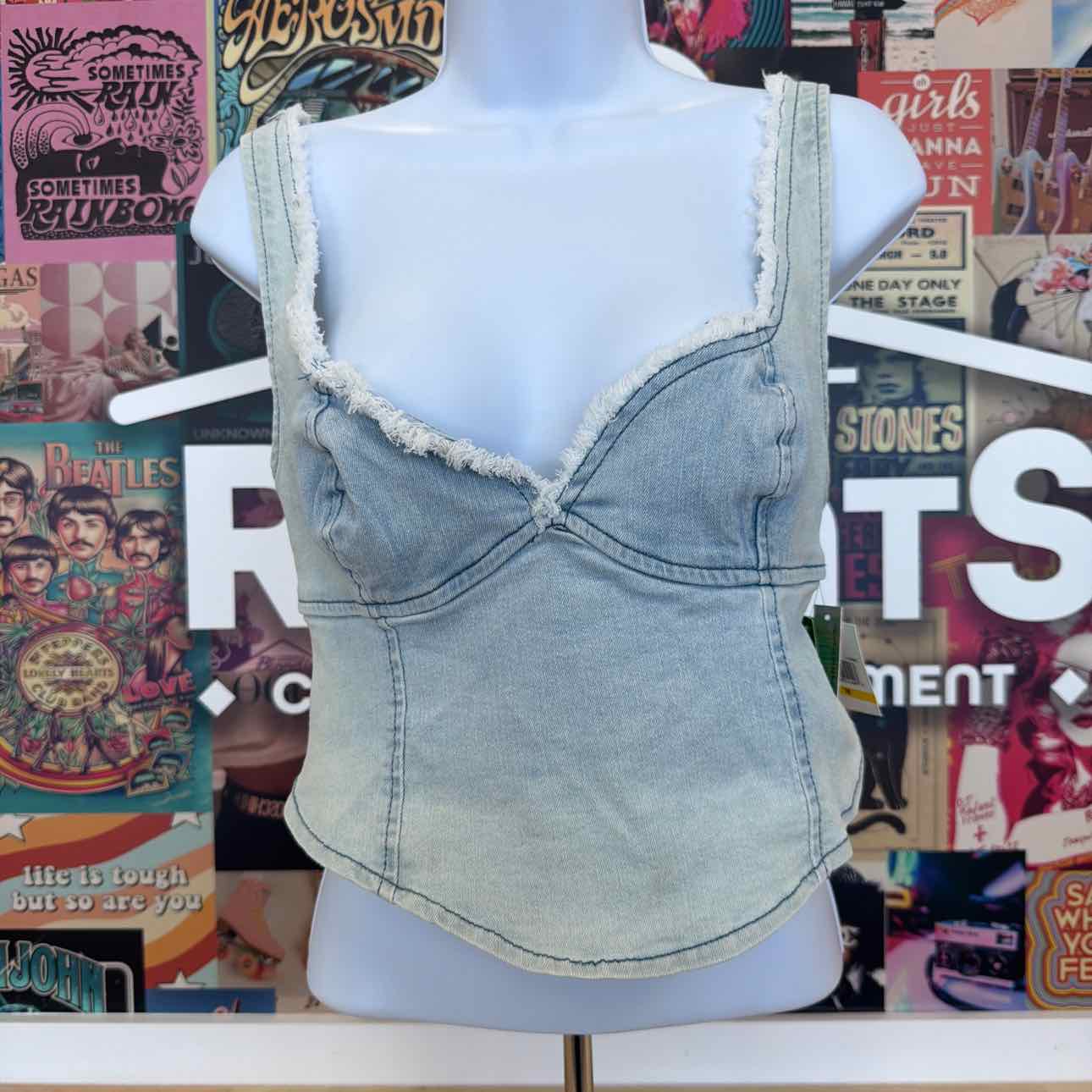 TINSELTOWN Size M Fray-Trimmed Cropped Denim Corset-Style Top - Light Wash
