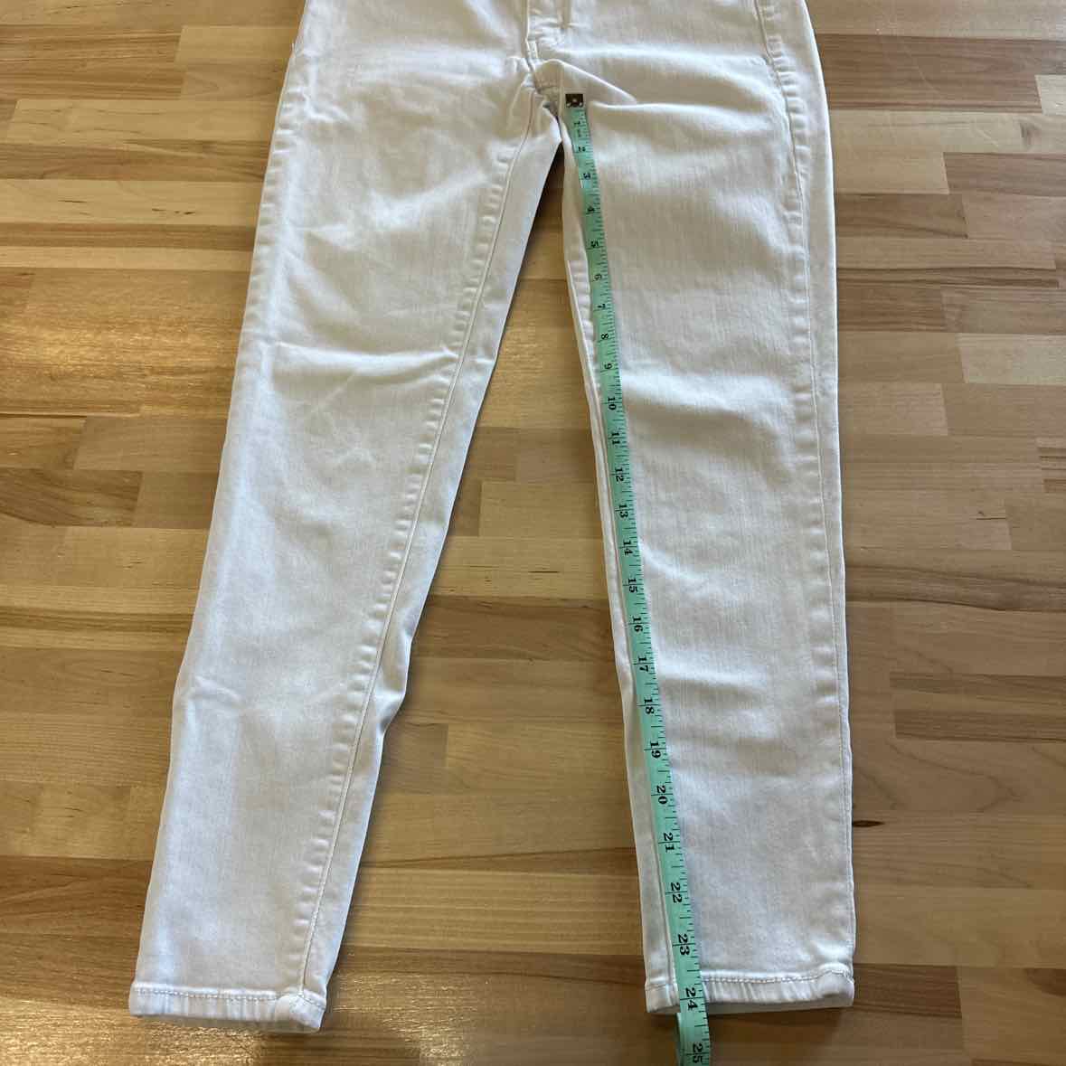 American Eagle Size 6 White Jeans