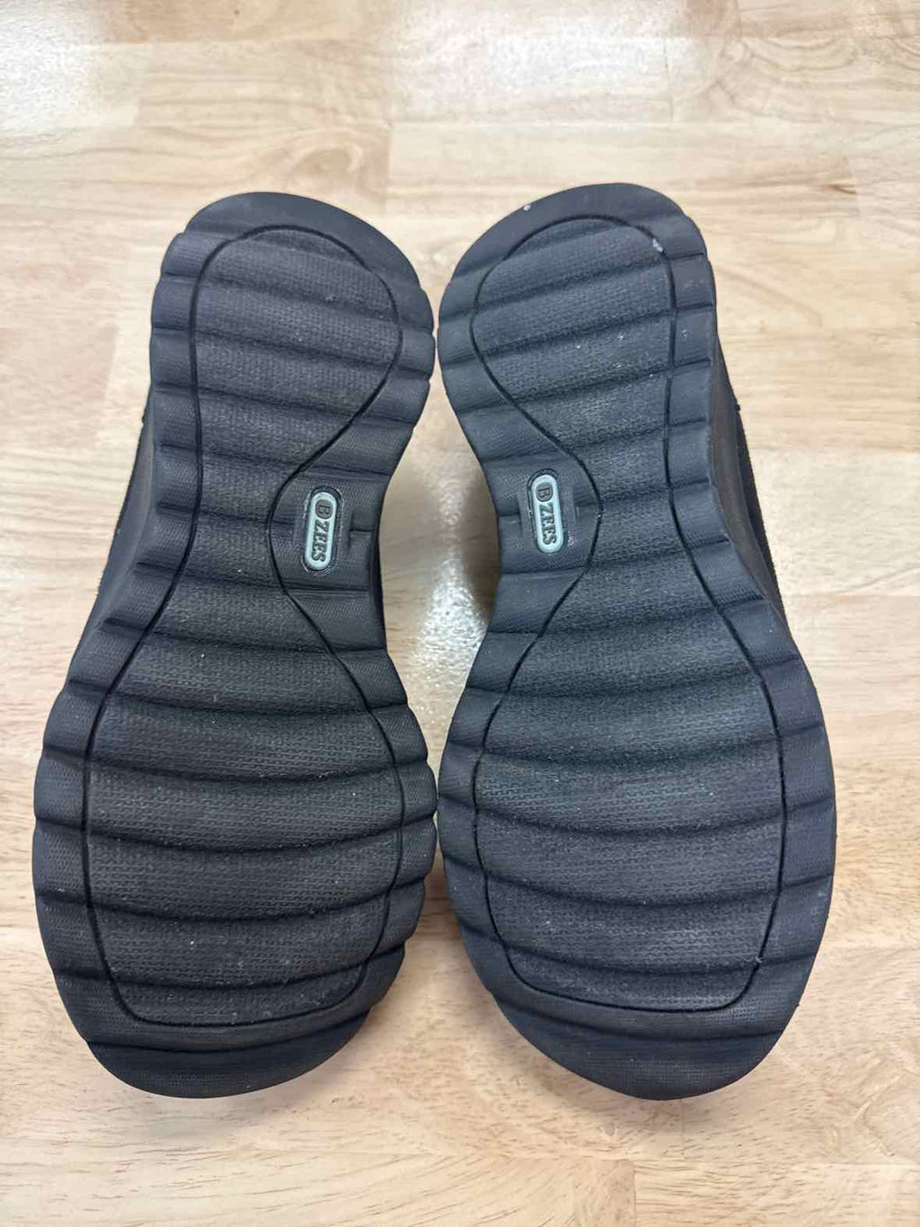 BZEES Size 7 Black New Slip On