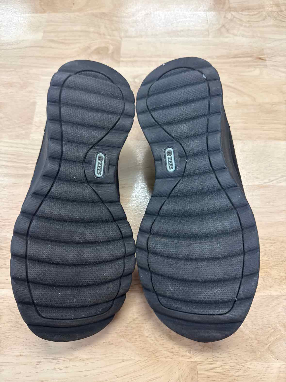 BZEES Size 7 Black New Slip On