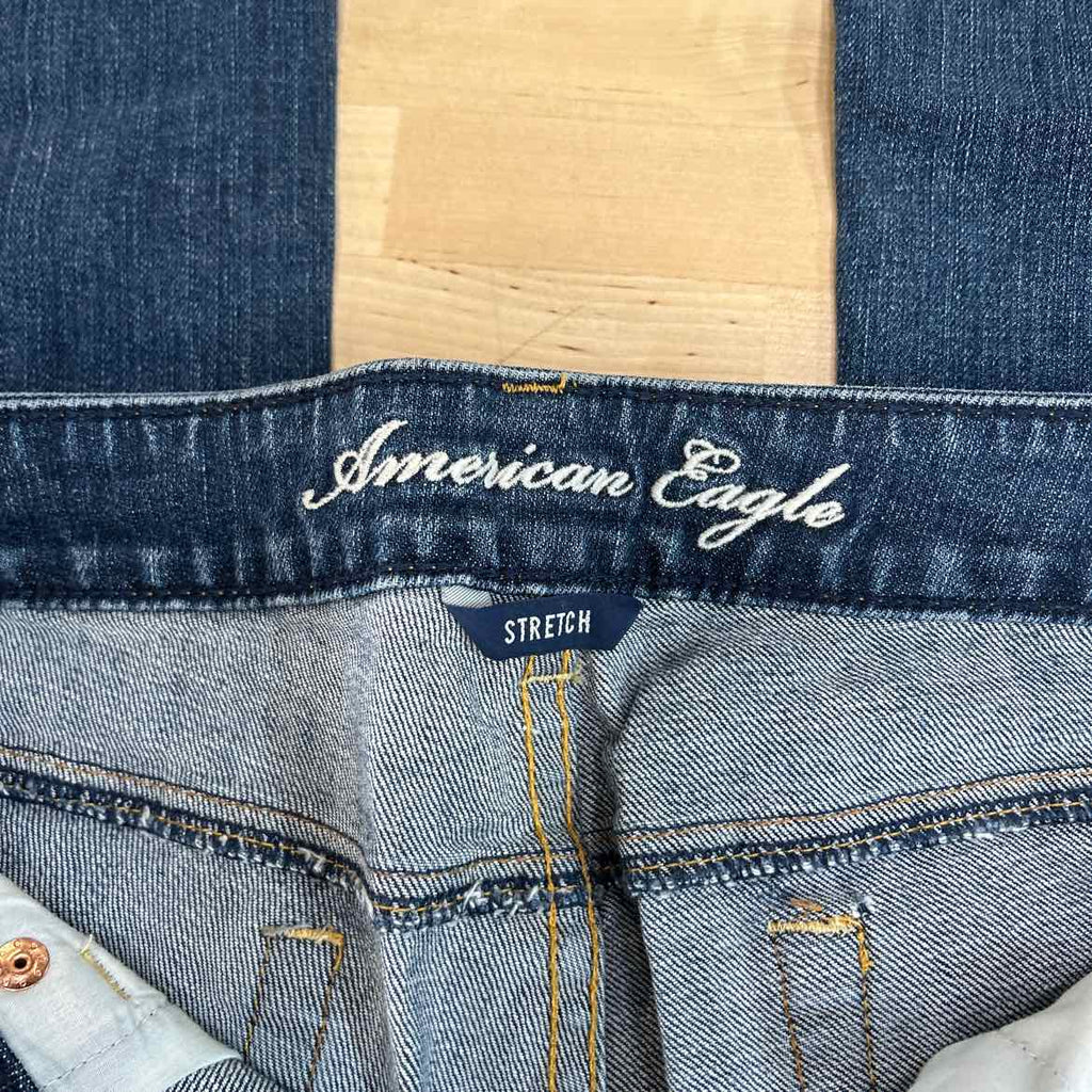 American Eagle Size 8 Blue Denim Preloved Jeans