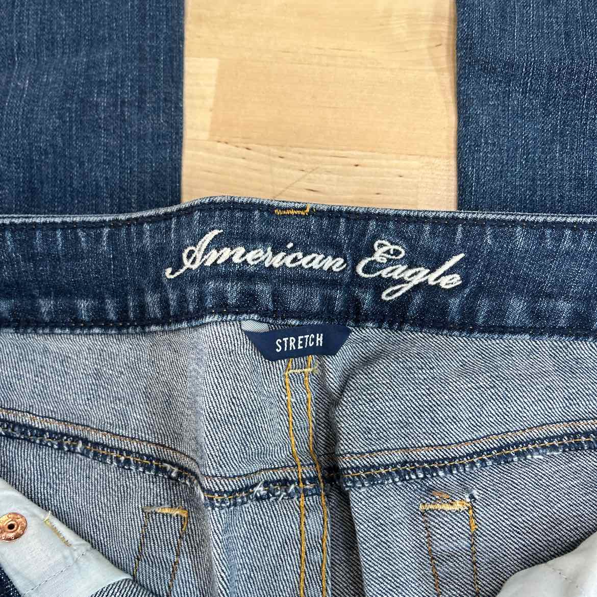 American Eagle Size 8 Blue Denim Preloved Jeans