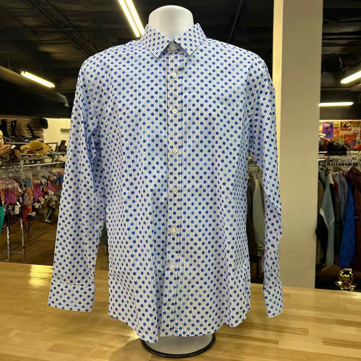 1 Like No Other Size M Blue Preloved MENS Button Down Shirt