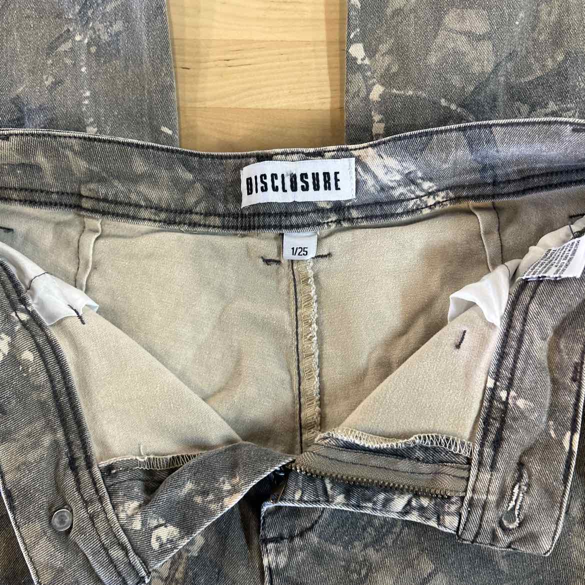 Disclosure Size 25 Camo Preloved Pants