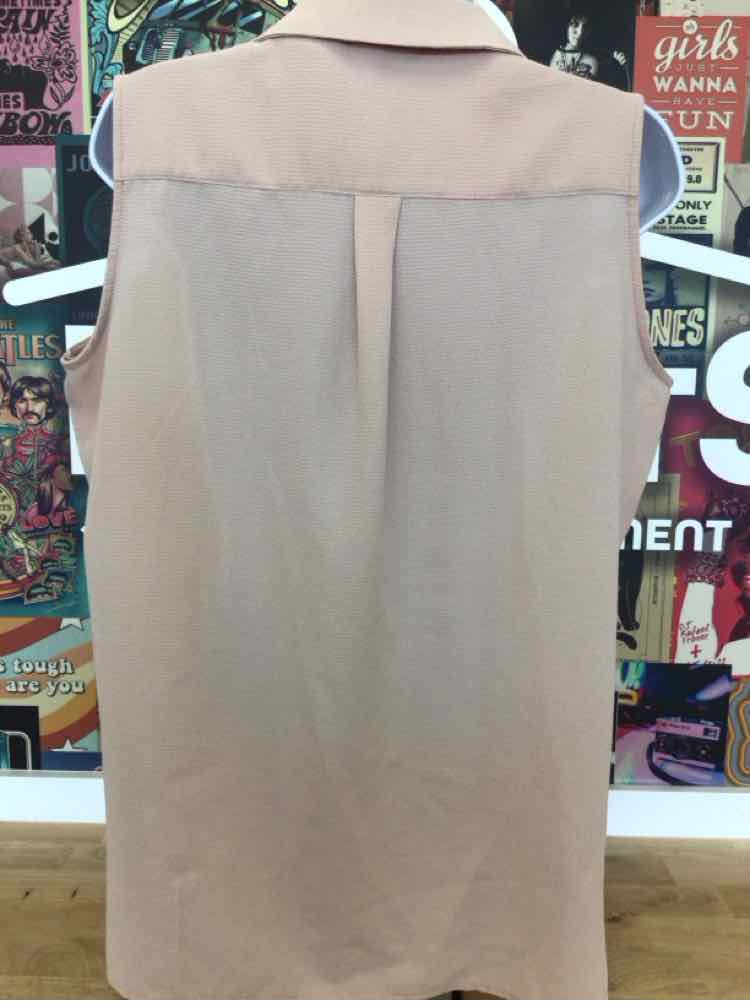 Adrianna Papell Size M Peach Preloved Sleeveless