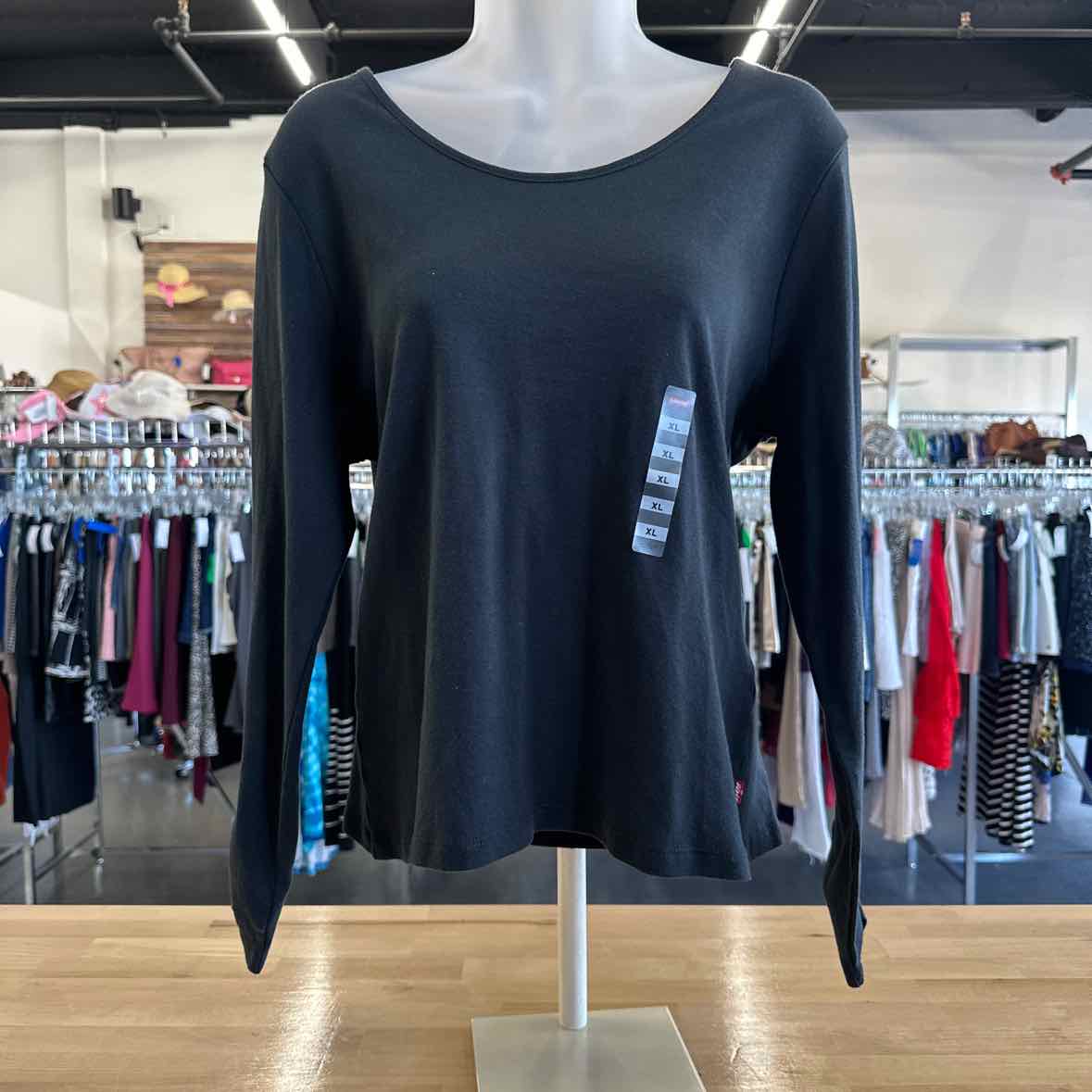 Levi's Size XL Black Long Sleeve