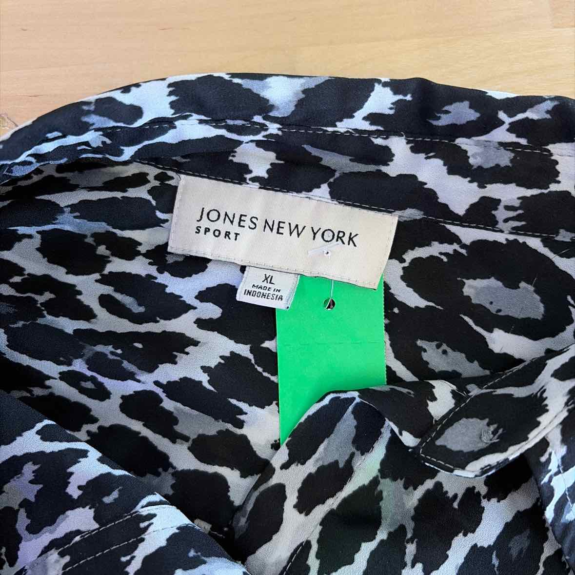 Jones New York Size XL Black & White Preloved Button Down LS