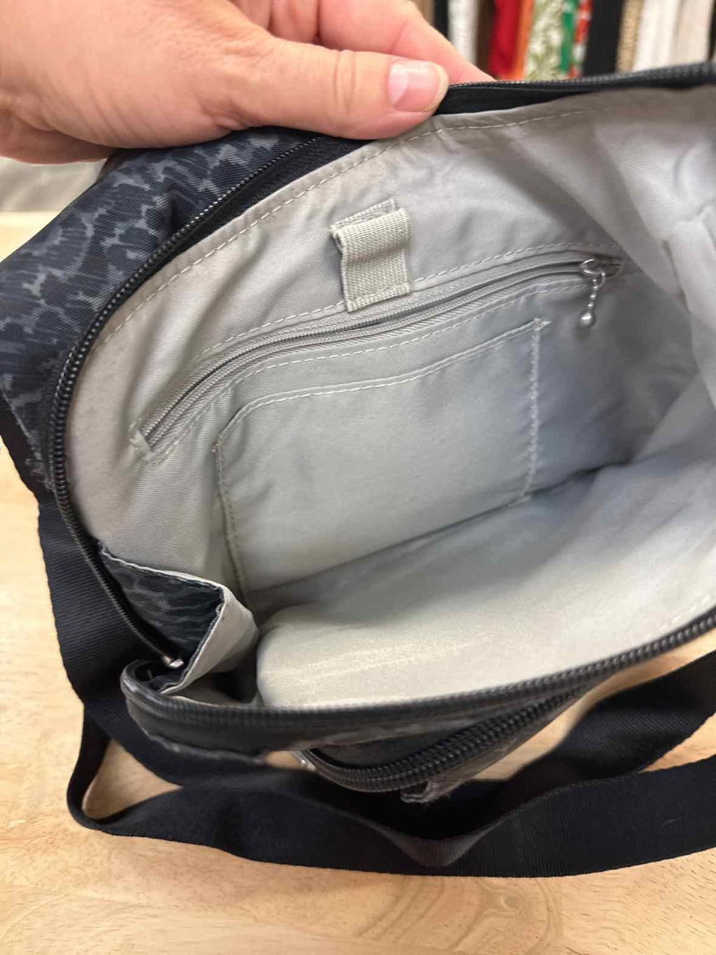 Baggallini Black & Gray Crossbody Preloved Handbag