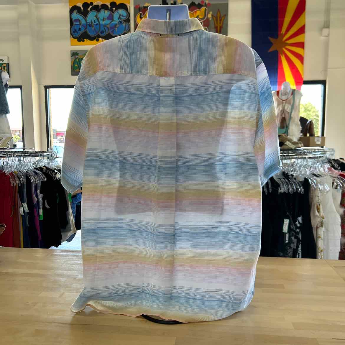 Tommy Bahama Size XXL Multi color Preloved MENS Button Down Shirt