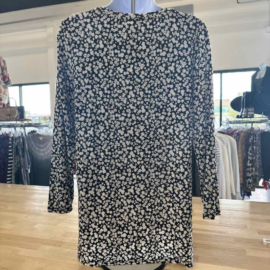 Old Navy Size S BLACK & WHITE Longsleeve