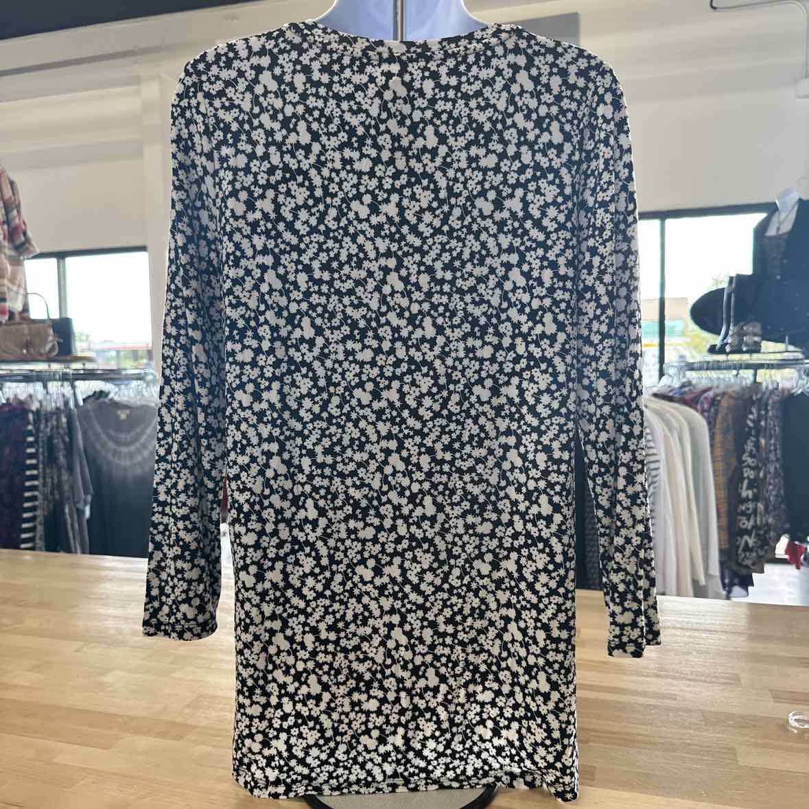 Old Navy Size S BLACK & WHITE Longsleeve