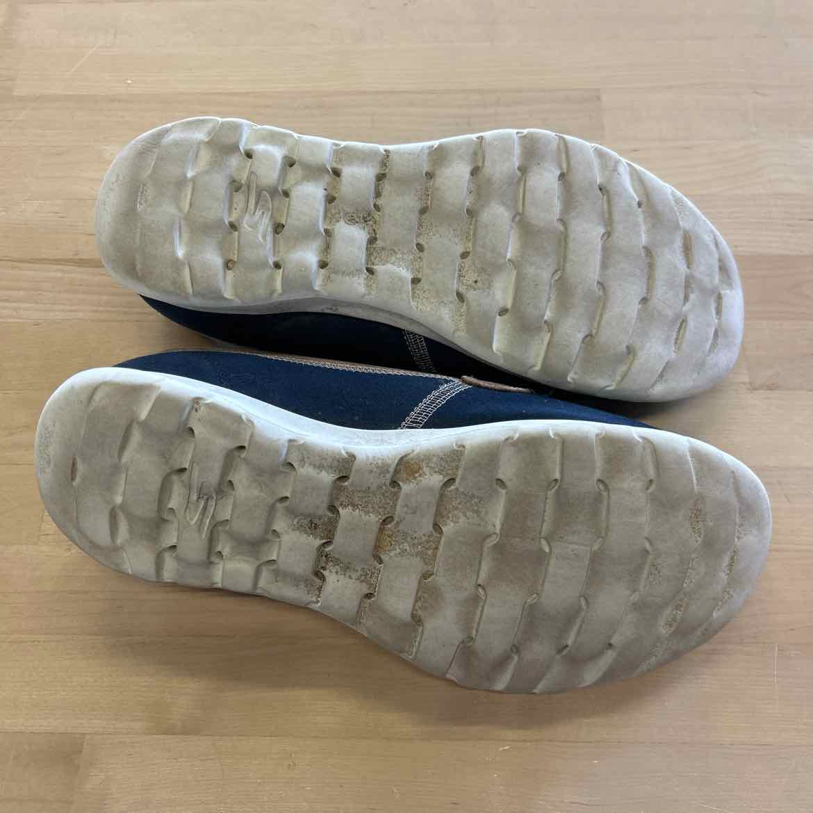 Skechers Size 10 Navy/Brown Preloved Sneakers