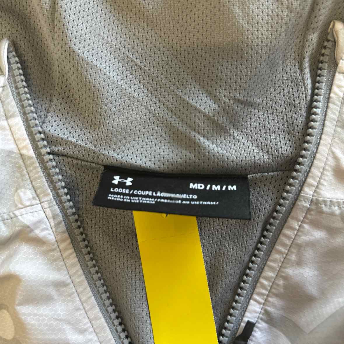 Under Armour Size M Gray MENS Jacket