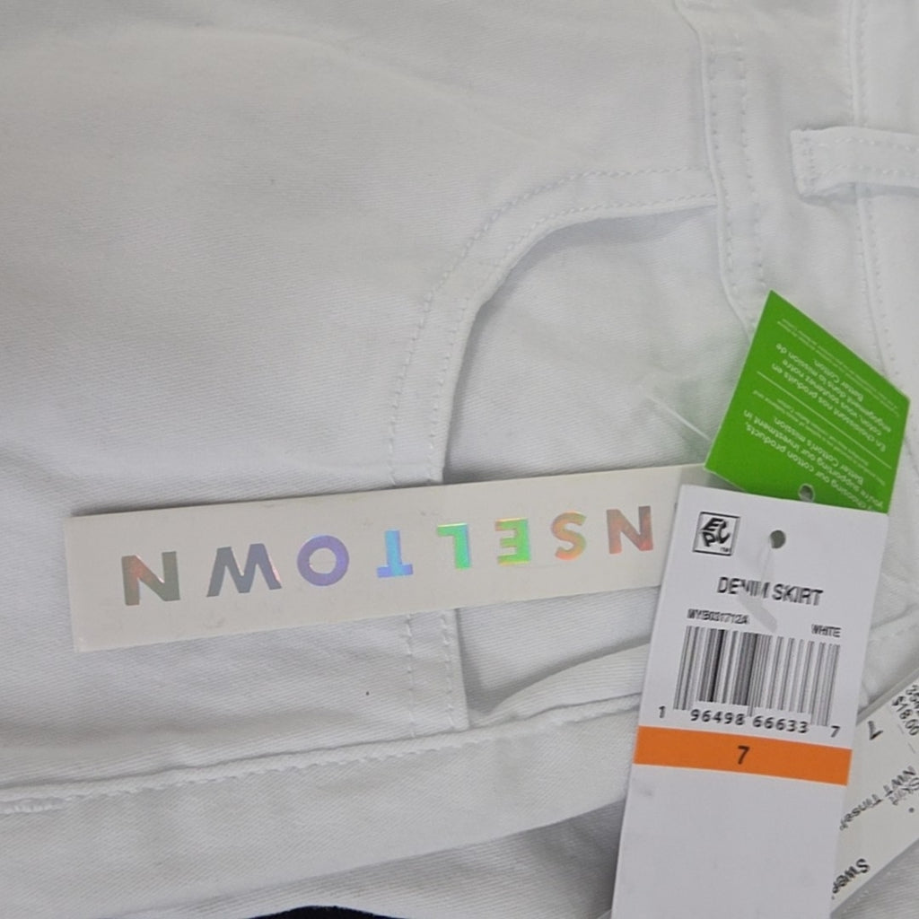 TINSELTOWN Size 7 White Skirt