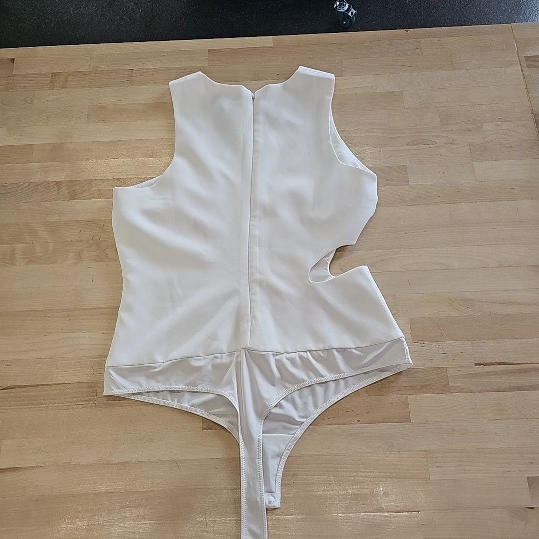BCBGMAXAZRIA Size M Cream Bodysuit
