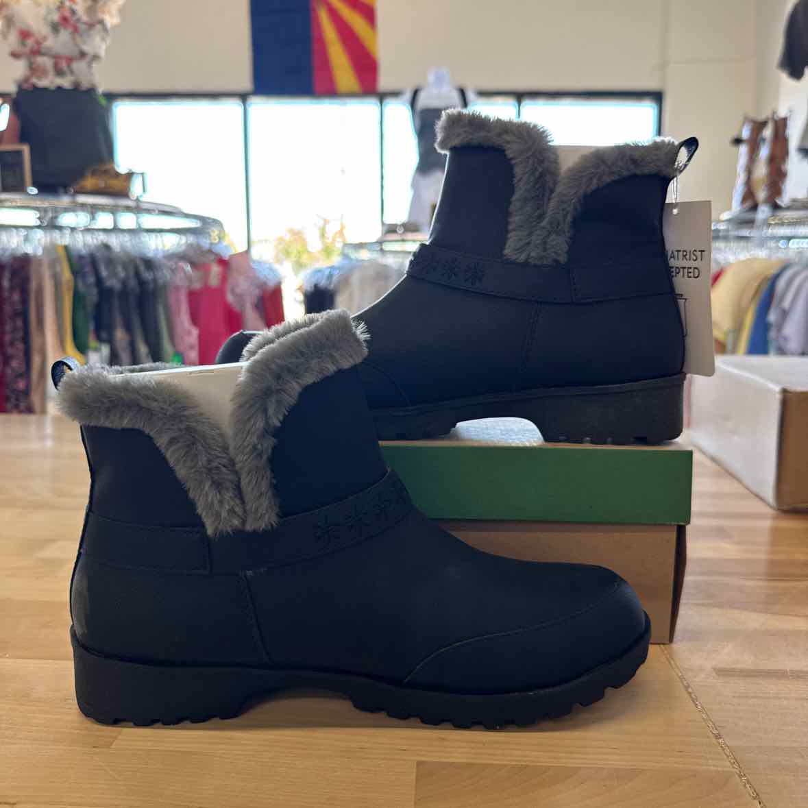 JBU Shoe Size 9 Black Boots