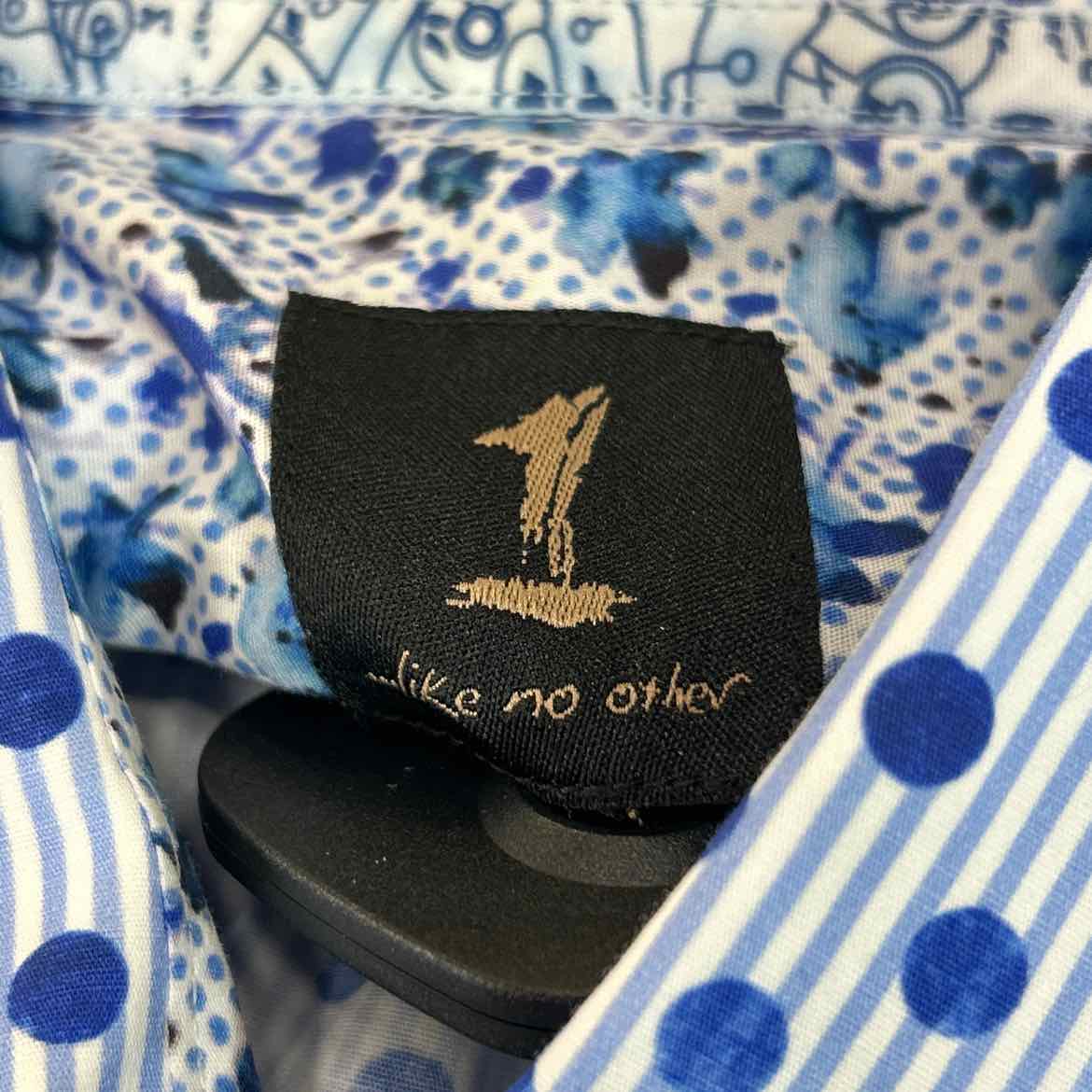 1 Like No Other Size M Blue Preloved MENS Button Down Shirt