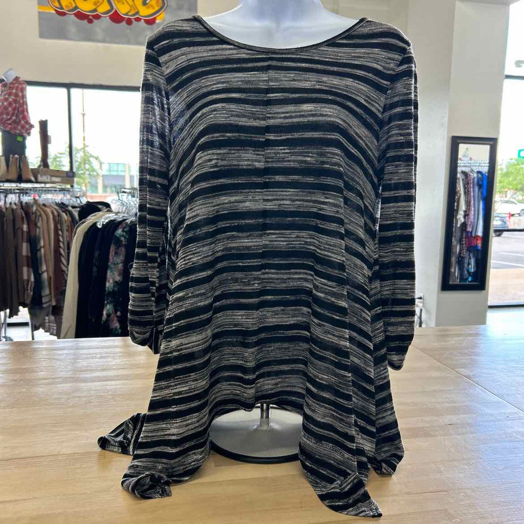 BCBG Size M Gray/Black Long Sleeve