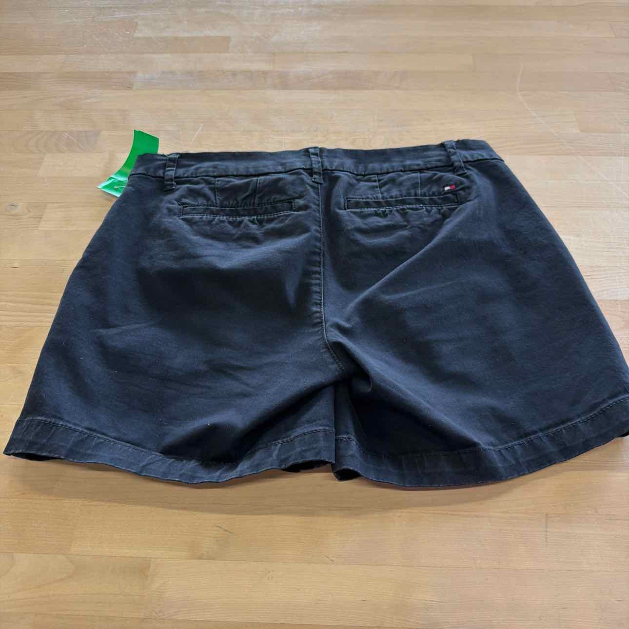 Tommy Hilfiger Women Size 2 Black Preloved Shorts