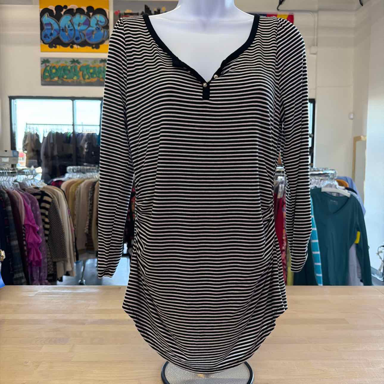 White House Black Market Size M Black/White Preloved Long Sleeve