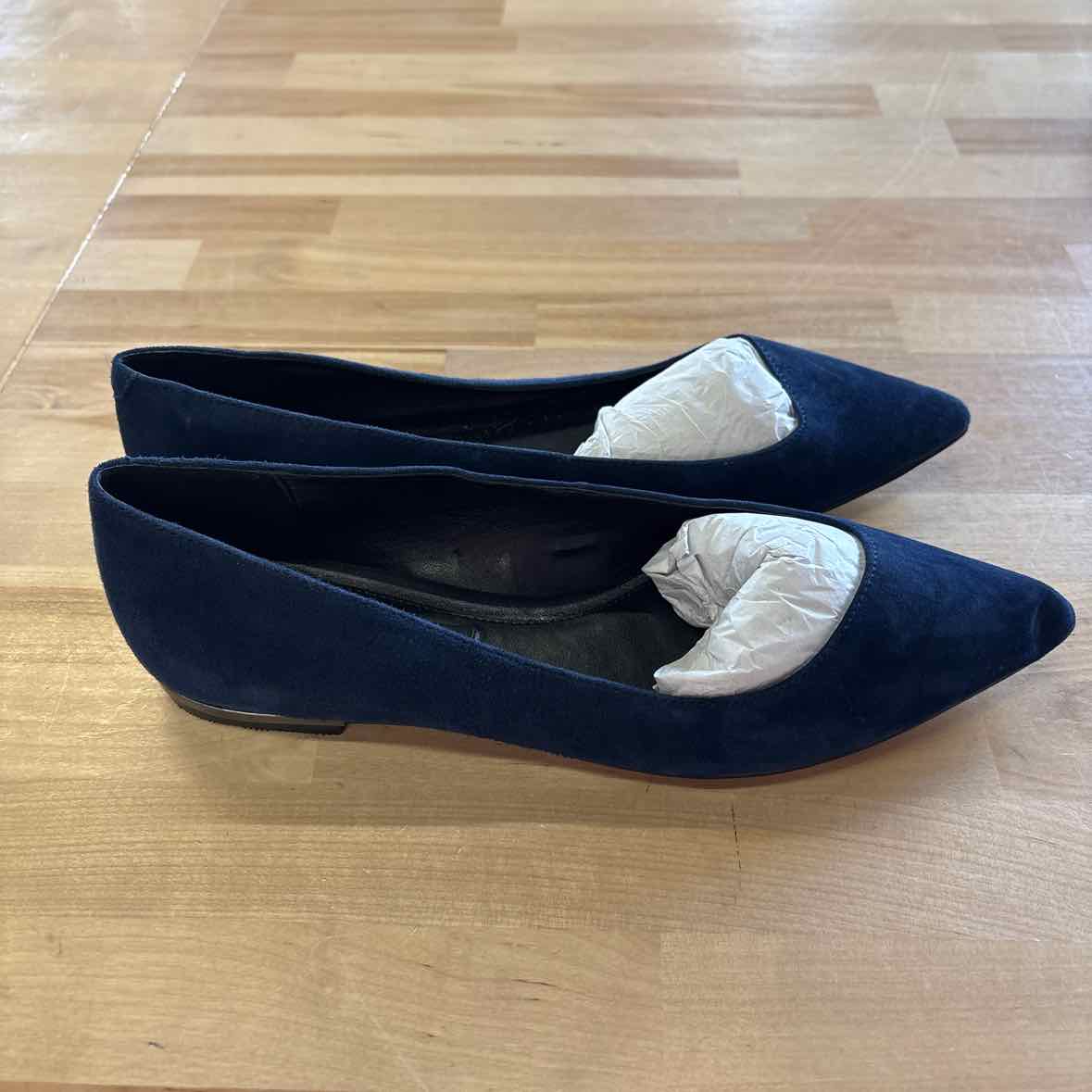 White House Black Market Size 7.5 Blue Suede New Flats