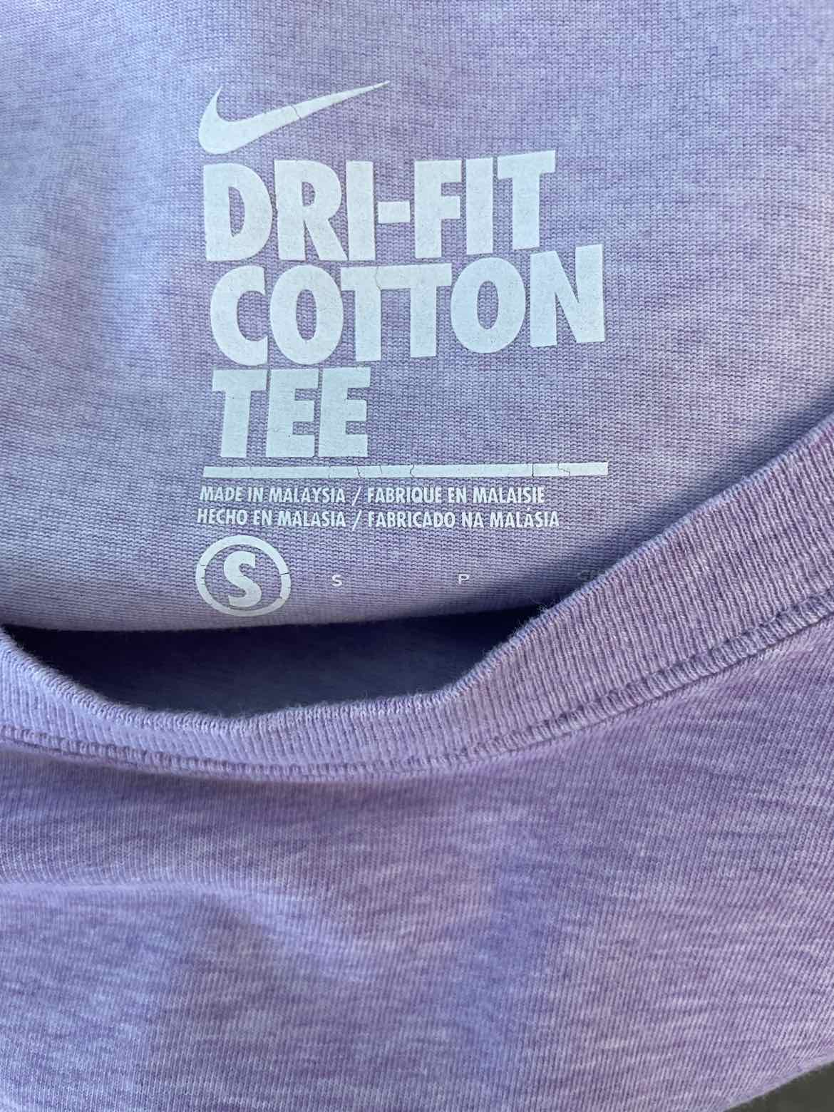 Nike Size S Lavender T-shirt