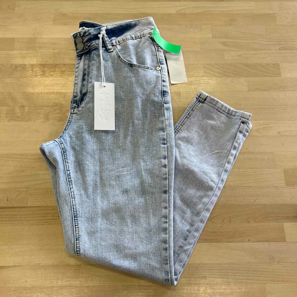 Indigo Rein Juniors' Mid-Rise Light-Wash Cropped Jeans - Acid Wash