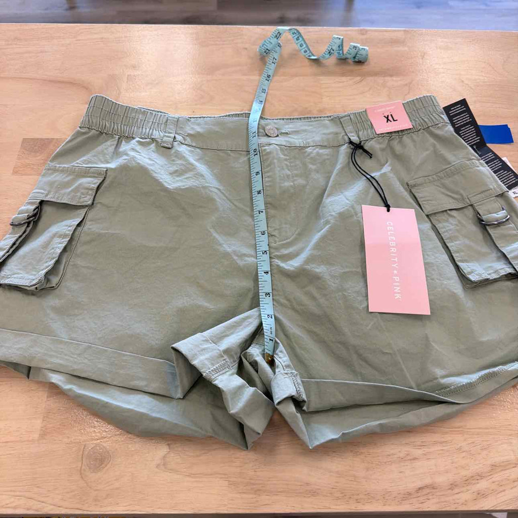 Celebrity pink Women Size XL Sage New Shorts Cargo Cuffed Shorts - Desert Sage