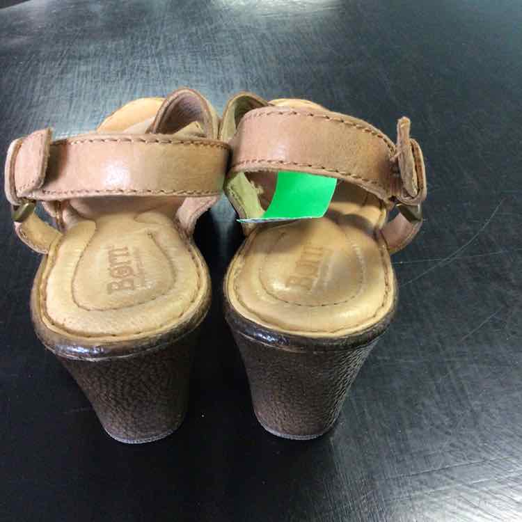 Born Shoe Size 9 Tan Leather Sandals
