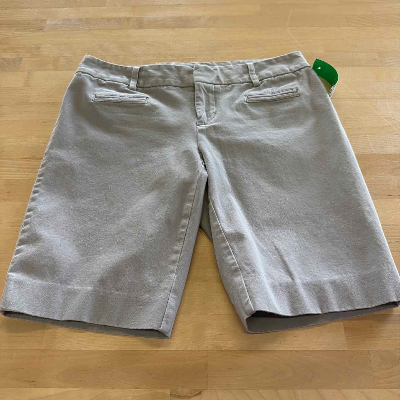 INC Women Size 2P Gray Preloved Shorts