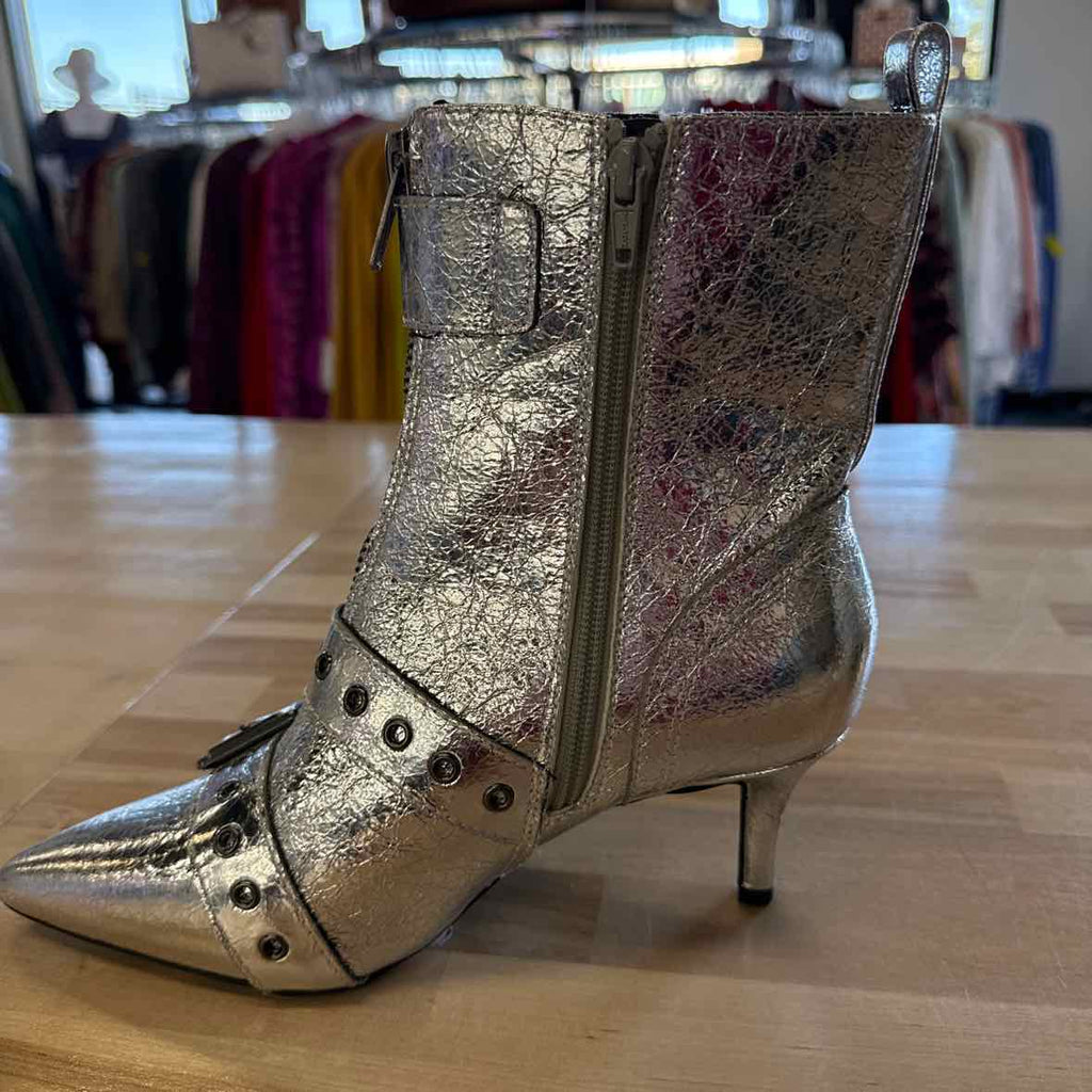 wild pair Size 7.5 Silver New Boots NWOB