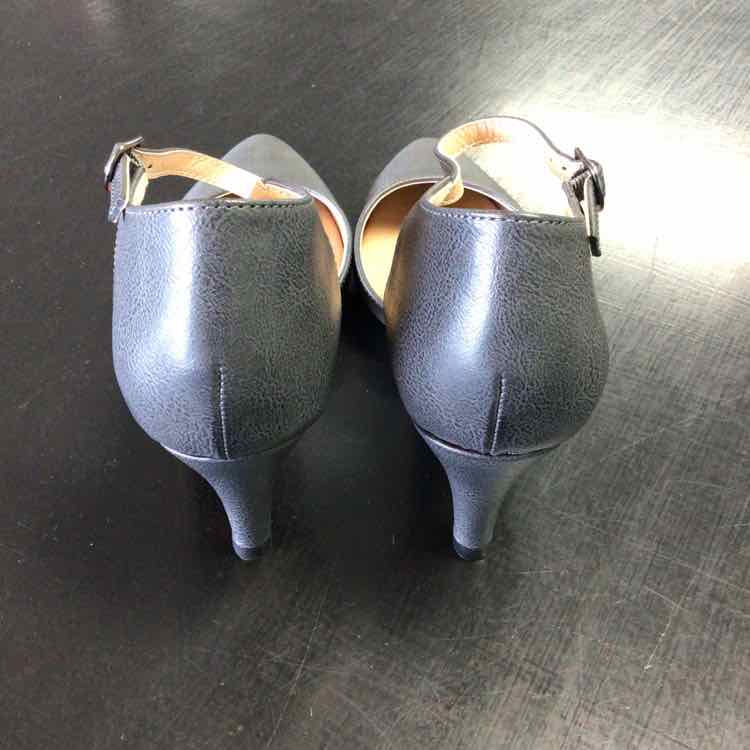Journee Shoe Size 7 Gray Bettie Heels