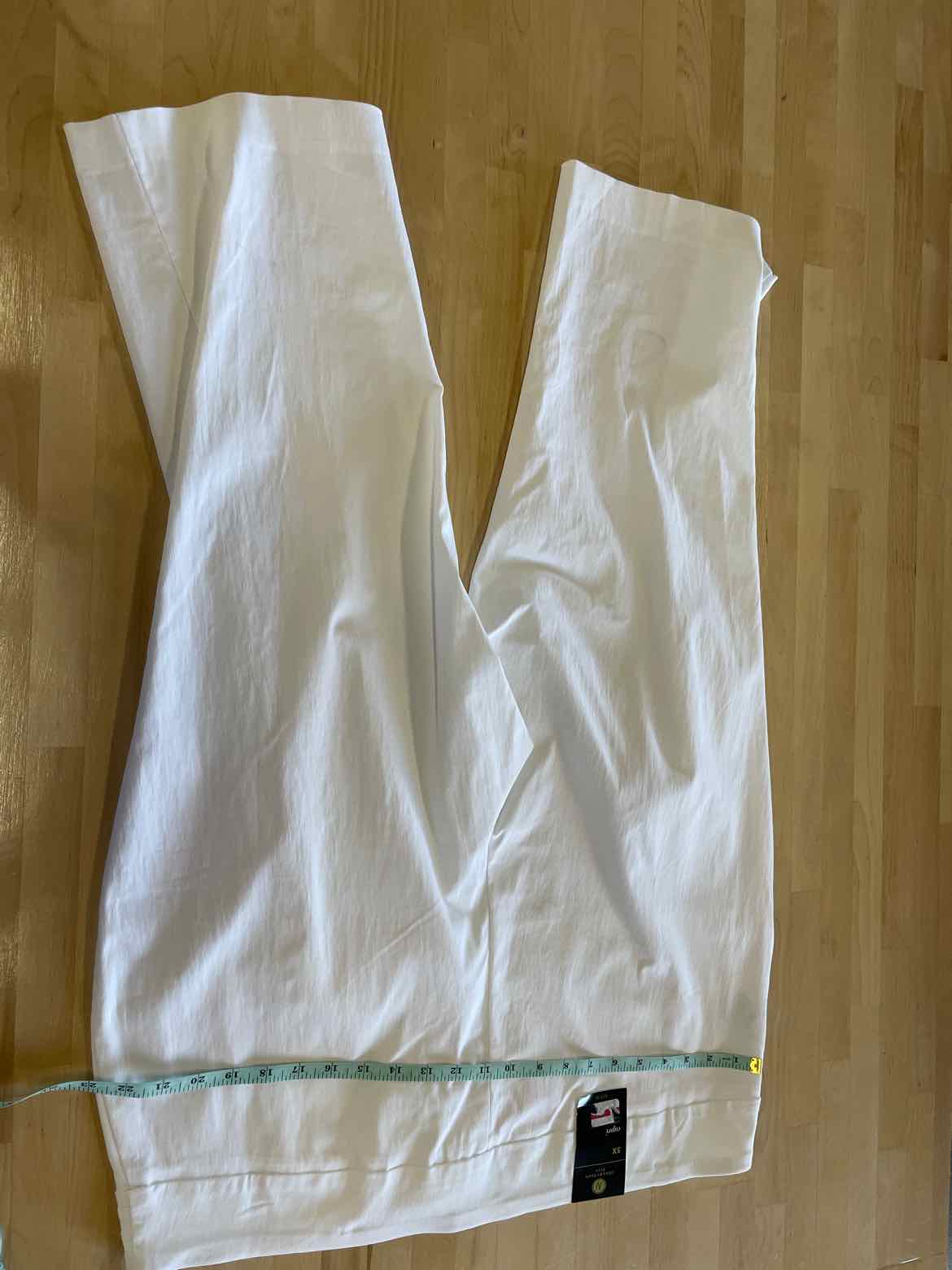 Collection Size 3X White Capris