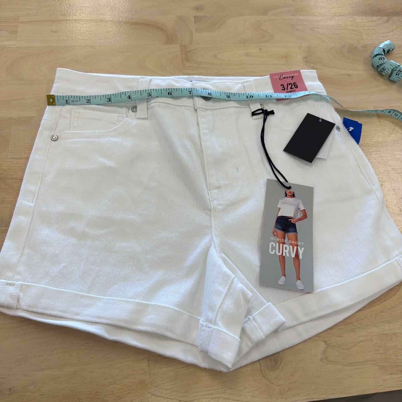 Celebrity pink Women Size 3  White New Shorts  High-Rise Curvy Denim Shorts