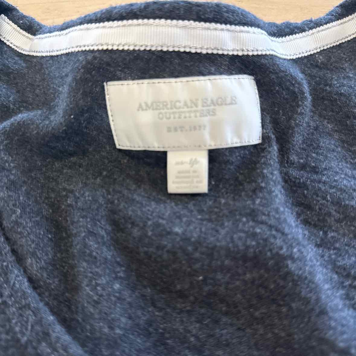 American Eagle Size XS Gray T-shirt