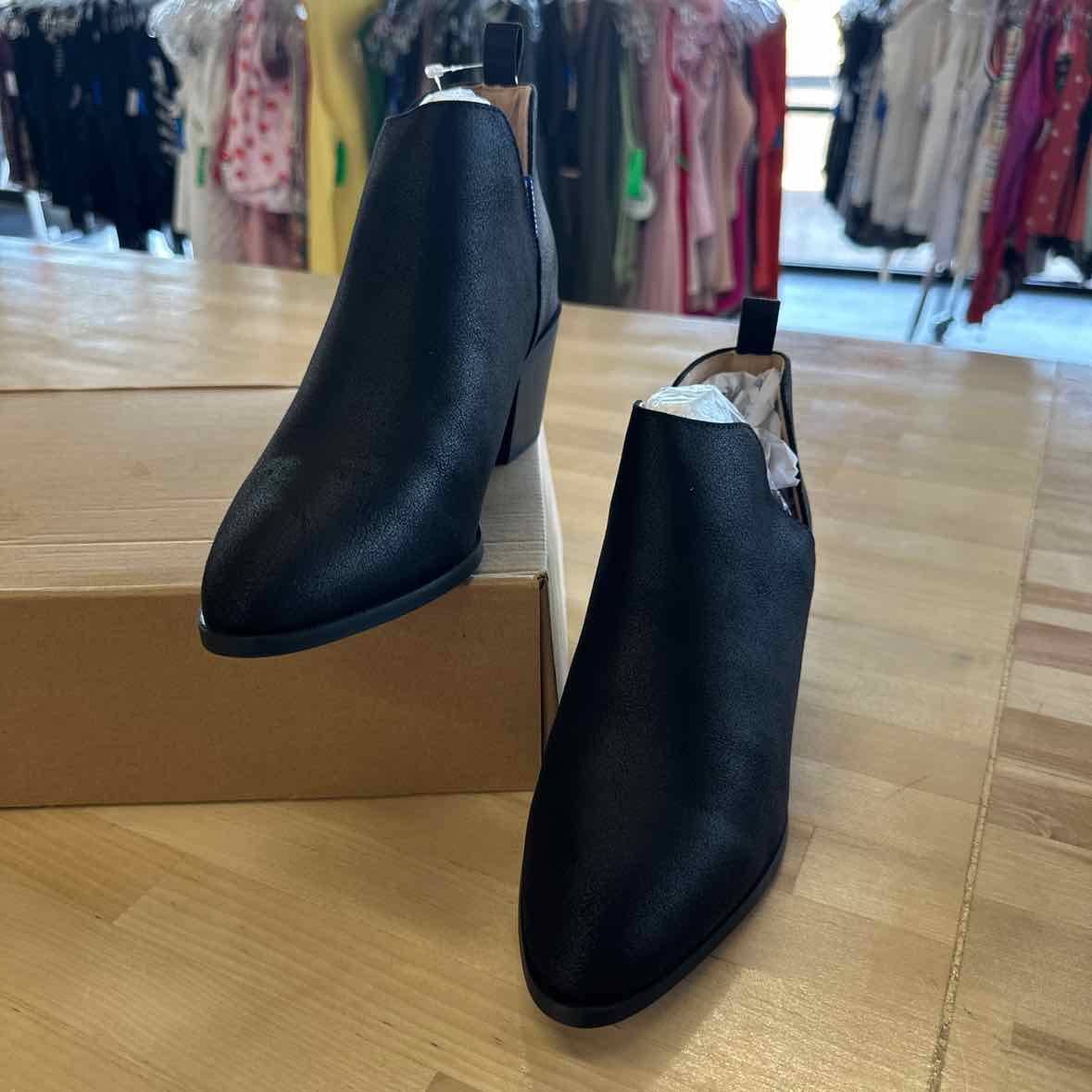 Journee Collection Shoe Size 8 Black Faux Leather Bootie