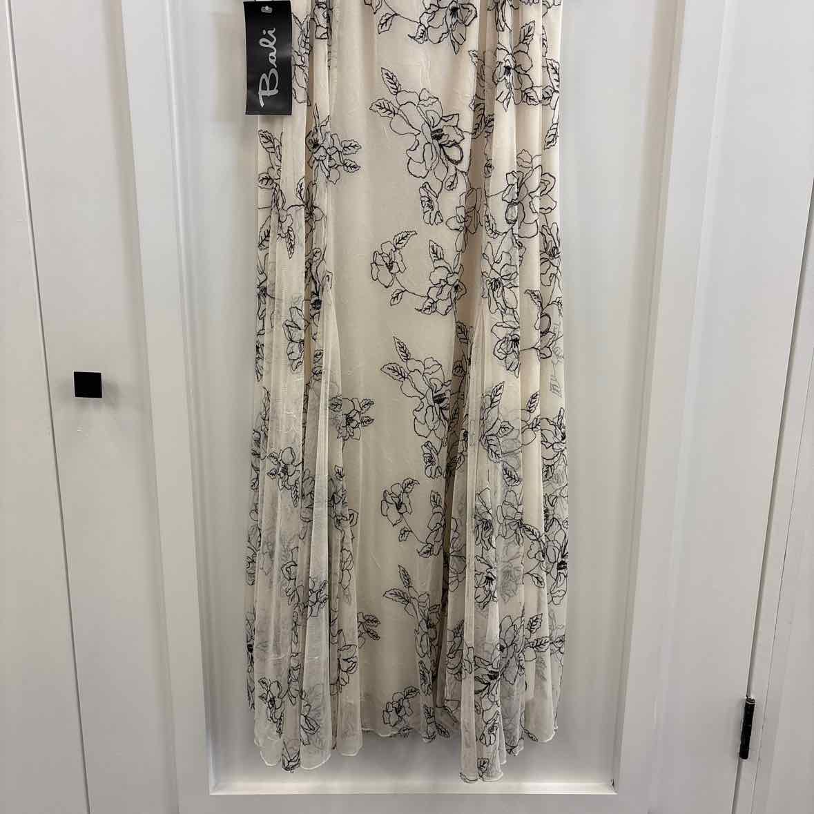 Bali Size 6 BLACK & WHITE Dress