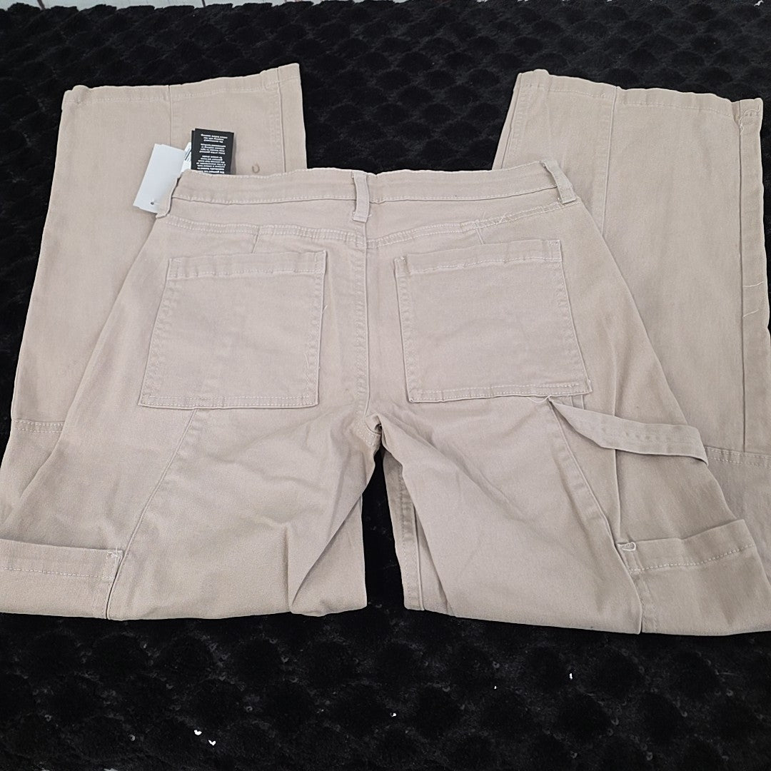 GirlIsh Size 7 / 28 Mid Rise Wide Leg Beige Khaki Cargo Pants NWT
