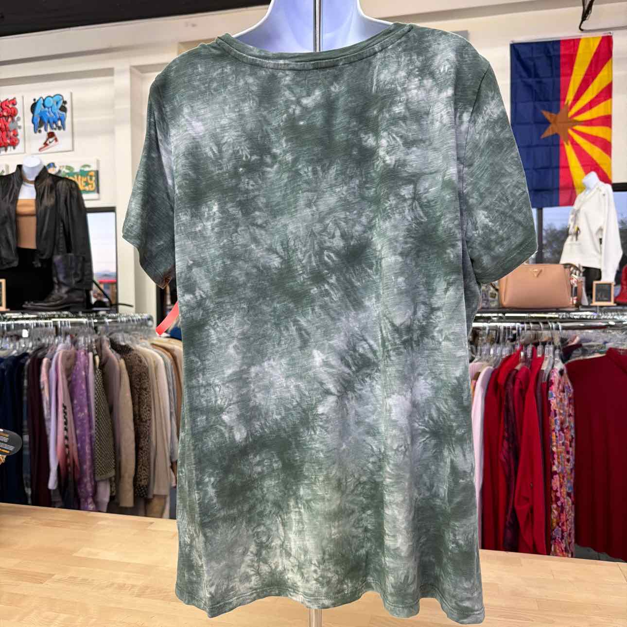 24/7 Size XXL Green Used Shirt