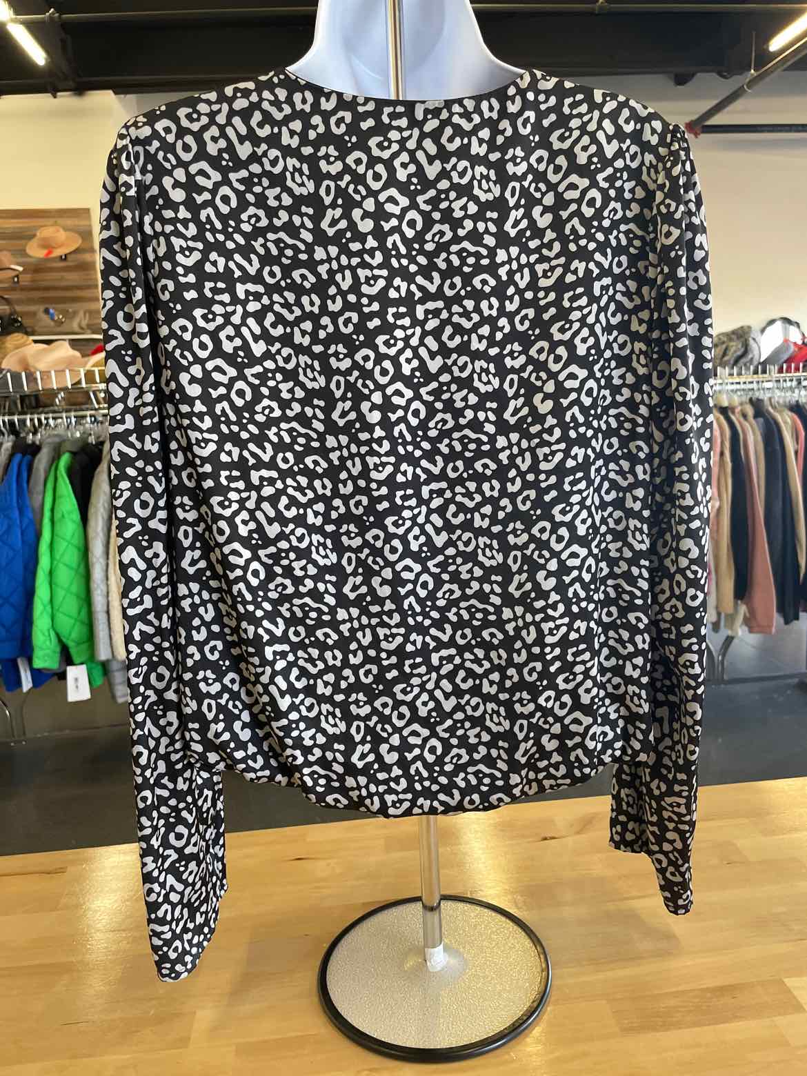 Sincerely Jules Size M Black White Long Sleeve