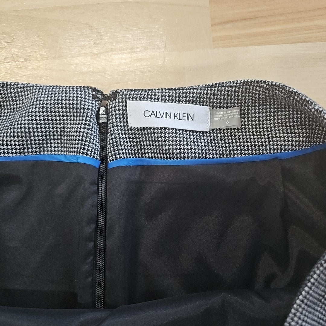 Calvin Klein Size 6 BLACK & WHITE Skirt