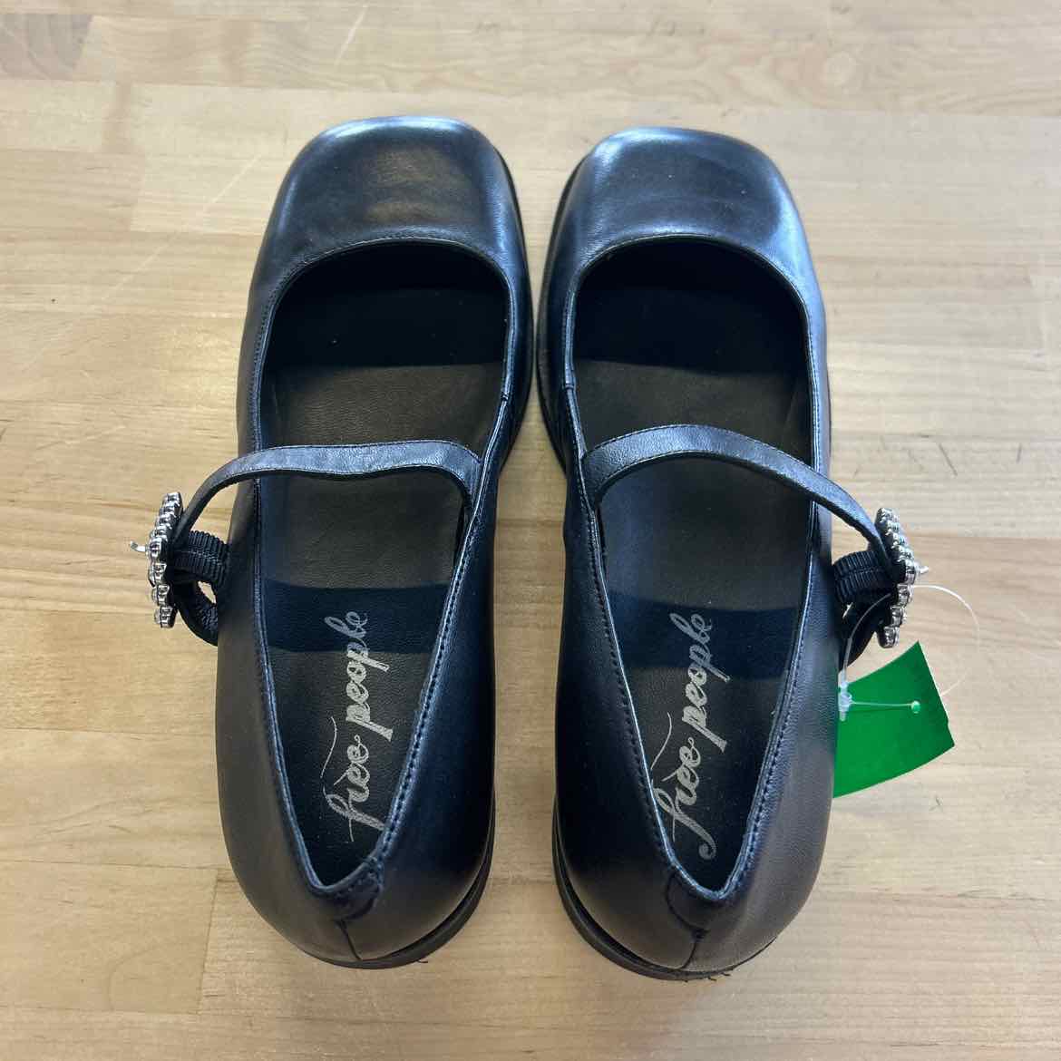 Free People Size 9.5 Black Preloved Flats