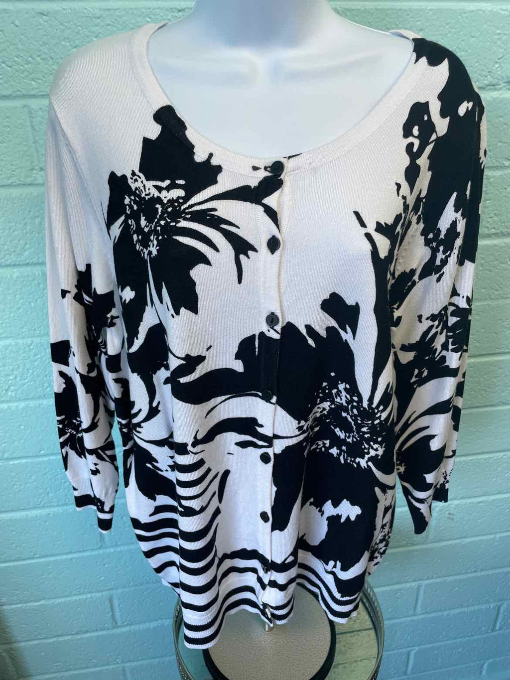 Joseph A Size XL White & Black Cardigan