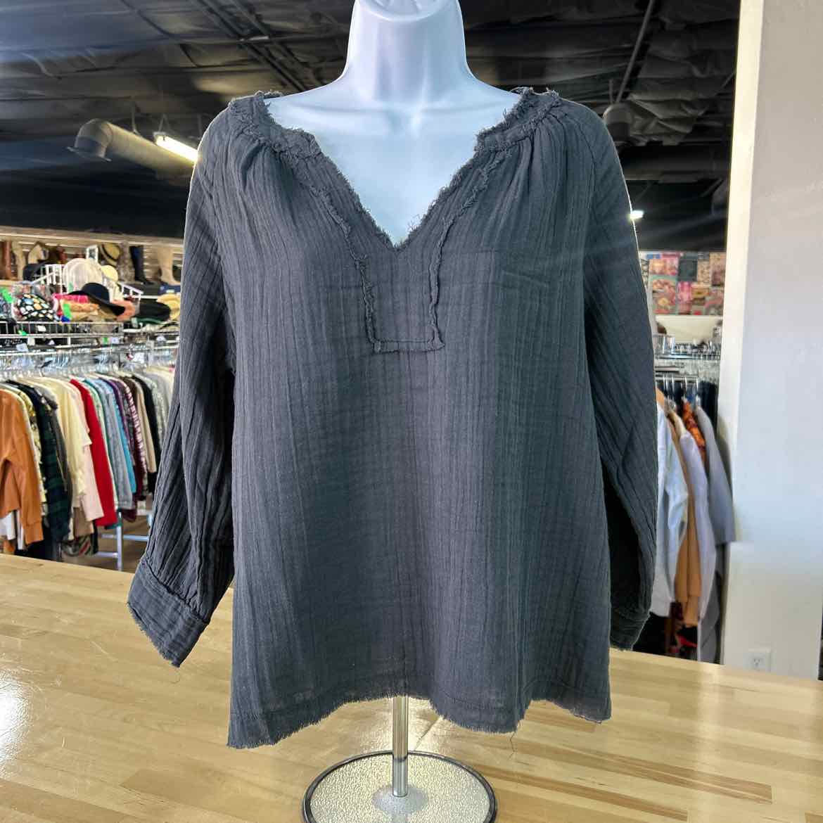 Natural Life Size M Gray Preloved Blouse LS