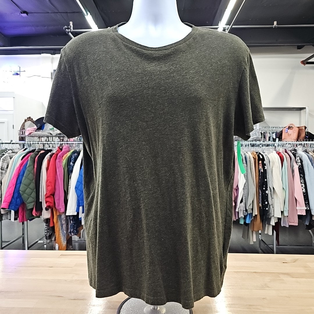 MEN'S Gap Men's Size M olive MENS T-shirt